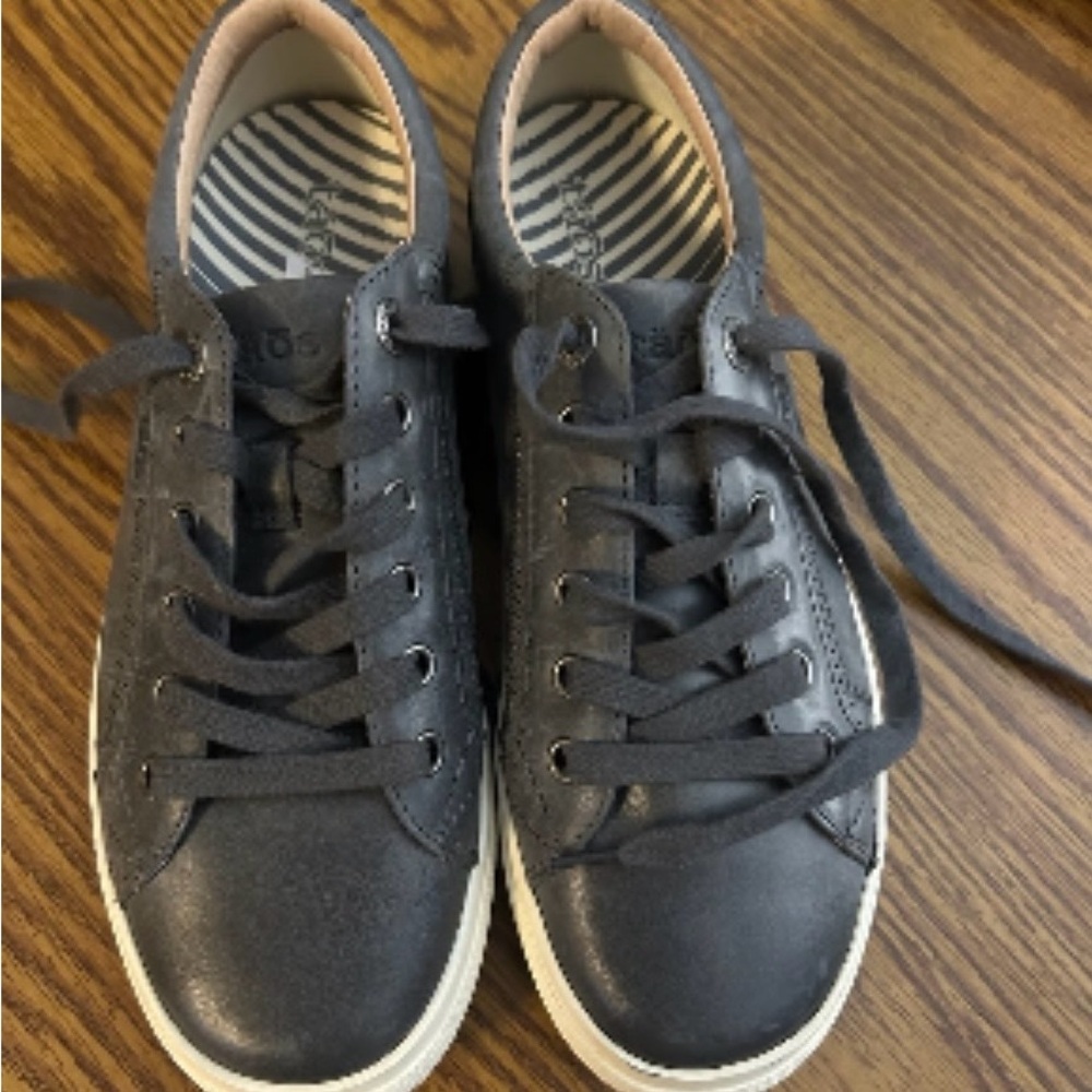 TAOS Plim Soul Luxe Sneaker NWOT - 8W - Women